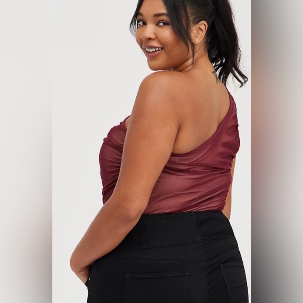 ✨ Torrid Ruched Mesh One Shoulder Going Out Top 4X NWT - Picture 3 of 5